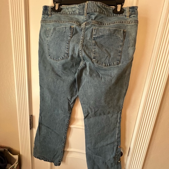 Alice + Olivia Denim with Floral Embroidered Accents Jeans - Picture 2 of 16